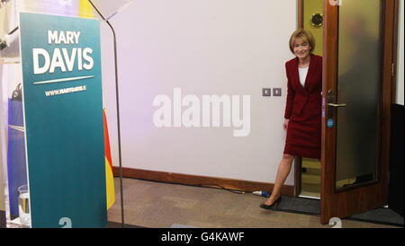 Die irische Präsidentschaftskandidatin Mary Davis kommt zu ihrem Kampagnenstart in der Fitzwilliam Hall, Dublin. Stockfoto