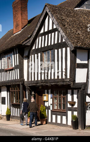 Großbritannien, England, Herefordshire, Pembridge, East Street, des Königs Haus Restaurant in Holz gerahmt ehemalige Kneipe Stockfoto