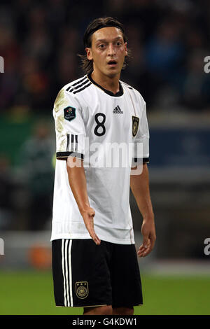 Fußball - UEFA Euro 2012 - Qualifikation - Gruppe A - Deutschland gegen Belgien - ESPRIT Arena. Mesut Ozil, Deutschland Stockfoto