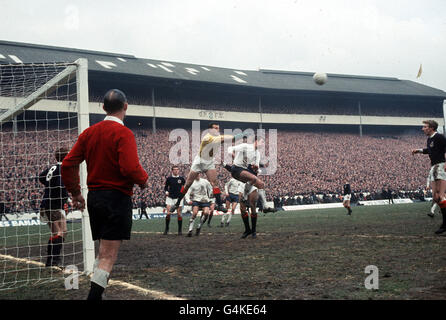 SCHOTTLAND GEGEN ENGLAND. PA NEWS PHOTO 24/2/68 EINE BIBLIOTHEKSDATEI VON SCHOTTLAND GEGEN ENGLAND WÄHREND EINES INTERNATIONALEN SPIELS IM HAMPDEN PARK, GLASGOW Stockfoto