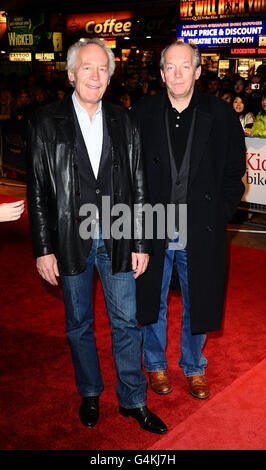 Jean-Pierre Dardenne (links) und Luc Dardenne (rechts) bei der Premiere von A Kid with a Bike im VUE, Leicester Square, London, gezeigt im Rahmen des 55. BFI London Film Festival. Stockfoto