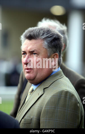 Trainer Paul Nicholls nach dem Handicap Hurdle Race williamhill.com während des United House Group Day auf der Ascot Racecourse, Berkshire. Stockfoto