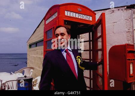 Alex Salmond/Local Hero phonebox Stockfoto