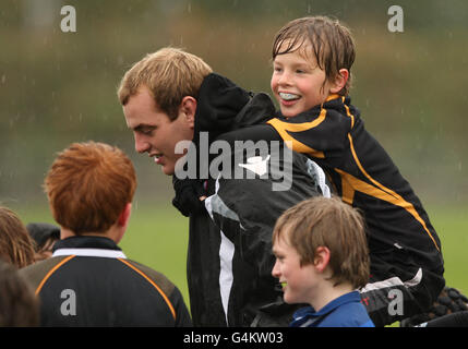 Rugby Skills Camp mit 140 Kindern und der Mannschaft von Edinburgh Im Murrayfield Stadion Edinburgh Stockfoto