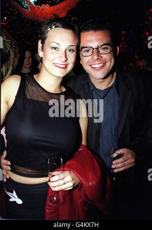 Andrew Lynford, der Simon Raymond in the SOAP, Eastenders, und die Schauspielerin Luisa Bradshaw bei der What's On TV/Carlton Party nach den British Soap Awards, die heute Abend, Samstag, 15. Mai 1999, in London abgehalten wurden. Stockfoto