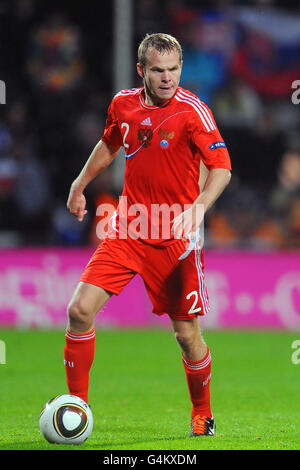 Fußball - UEFA Euro 2012 - Gruppe B - Slowakei / Russland - Pod Dubnon. Alexander Anjukow, Russland Stockfoto