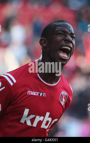 Charlton Athletic's Bradley Wright-Phillips feiert Torschützenspiele während des npower Football League One-Spiels im Valley, London. Stockfoto