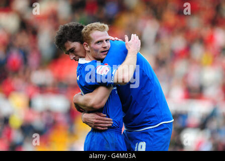 Chris Burke von Birmingham City feiert sein Ziel mit Nicola Zigic Um es 2-0 gegen Bristol City während ihrer Npower Championship-Spiel am Ashton Gate Stockfoto