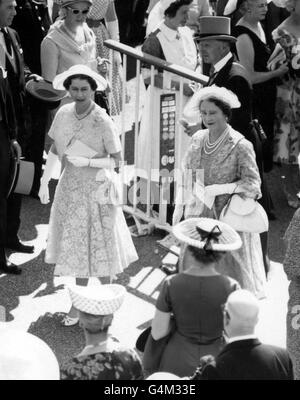 Pferderennen Sie - Royal Ascot - Ascot Racecourse Stockfoto