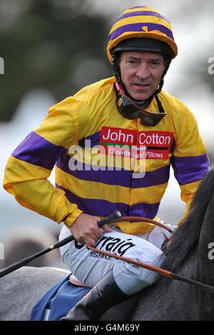 Pferderennen - Ladbrokes St. Leger Festival 2011 - der Welcome to Yorkshire Opening Day - Doncaster Racecourse. Michael Hills, Jockey Stockfoto