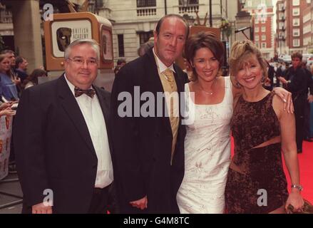 Stars of the Channel Four SOAP „Brookside“ kommt bei den British Academy Television Awards (BAFTAs) im Grosvenor House in London an. Von links: Michael starke, Dean Sullivan, Claire Sweeney und Sue Jenkins Stockfoto