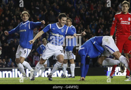 Lee McCulloch (rechts) der Rangers feiert den Torstand mit den Teamkollegen Nikica Jelavic (links) und Matt McKey (zweiter links) während des Freundschaftsspiel der Mid-Season im Ibrox Stadium, Glasgow. Stockfoto