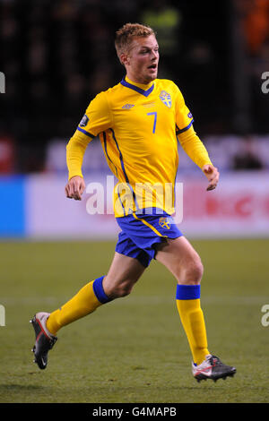 Fußball - UEFA Euro 2012 - Qualifikation - Gruppe E - Schweden - Niederlande - Rasunda Stadion. Sebastian Larsson, Schweden Stockfoto