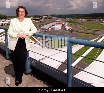 Die 31-jährige Millionärin Nicola Foulston, die die Brands Hatch Leisure Group leitet, gab bekannt, dass der Grand prix von Großbritannien bis zum Jahr 2002 auf die Rennstrecke von Brands Hatch (ersetzt Silverstone) zurückkehren wird. *09/11/1999 - Nicola Foulston stellt ein empfohlenes Übernahmeangebot von 120 Millionen Euro für den Rennbahnbesitzer Brands Hatch Leisure vor. Brands Hatch, das den Vertrag zur Durchführung des Grand Prix von Großbritannien auf seiner Rennstrecke in Kent übernimmt, hat im vergangenen Monat enthüllt, dass es einen Übernahmeansatz erhalten hatte, aber die Identität des Bieters geheim gehalten hat. Stockfoto