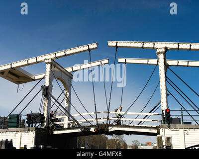 Blick auf Amsterdams berühmten Magere Brug oder "Skinny Bridge." Stockfoto