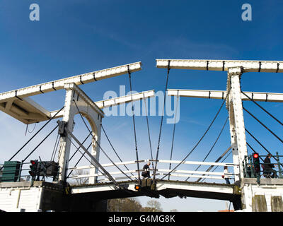 Blick auf Amsterdams berühmten Magere Brug oder "Skinny Bridge." Stockfoto