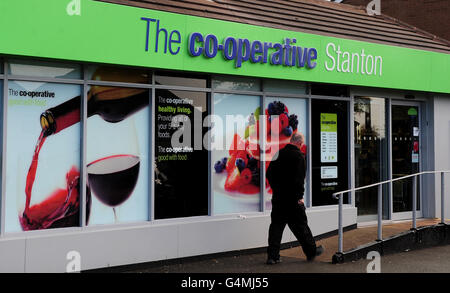 Eine allgemeine Ansicht eines kooperativen Lebensmittelgeschäft in Stanton, Derbyshire. Stockfoto