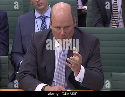 Stephen Hester, Chief Executive der Royal Bank of Scotland, gibt einem Joint Financial Services Committee im Portcullis House, London, Beweise. Stockfoto