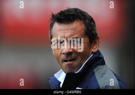 Phil Brown, Manager von Preston North End, während des npower Football League One-Spiels im Londoner Valley. Stockfoto