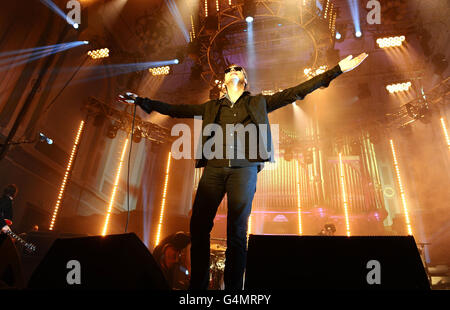 Kasabian Live - Belfast. Kasabian treten in der Ulster Hall in Belfast vor den MTV EMA's auf. Stockfoto