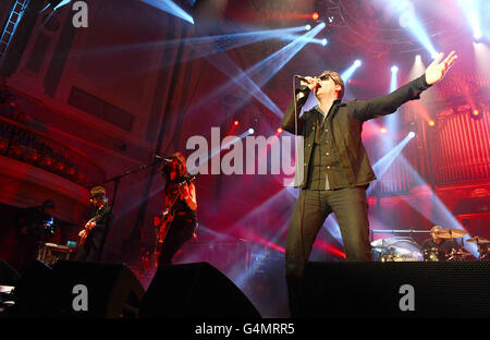 Kasabian Live - Belfast. Kasabian treten in der Ulster Hall in Belfast vor den MTV EMA's auf. Stockfoto