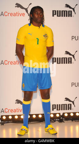 Gabons Didier Ovono während der Präsentation des PUMA African Football Trikots im Design Museum, London. DRÜCKEN SIE VERBANDSFOTO. Bilddatum: Montag, 7. November 2011. Der Bildnachweis sollte lauten: Dominic Lipinski/PA Wire. Stockfoto