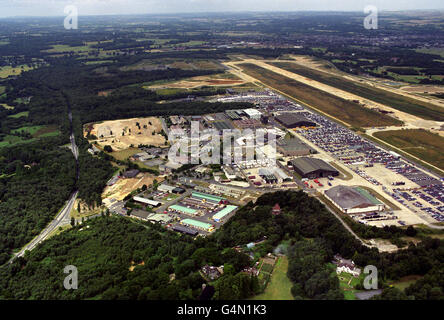 Greenham Common in Aldermaston, Bekshire. Der ehemalige US-Luftwaffenstützpunkt, der jetzt zu einem Gewerbepark umgewandelt wurde, war von 1981 bis 1991 Schauplatz kontinuierlicher Frauenfriedensproteste, als die Cruise-Atomraketen schließlich entfernt wurden. Stockfoto