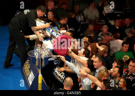 Dart - Williamhill.com 2011 Grand Slam - Tag zwei - Wölfe Civic Stockfoto