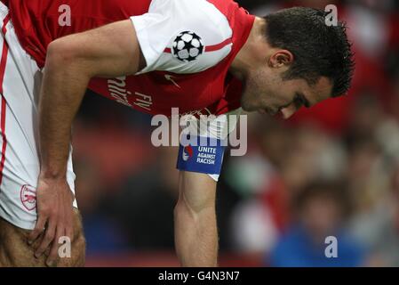 Robin van Persie von Arsenal trägt eine Unite gegen Rassismus-Kapitäne Armband Stockfoto