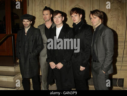 Das Gefühl (von links nach rechts) Ciaran Jeremiah, Paul Stewart, Dan Gillespie, Richard Jones und Kevin Jeremiah kommen zum Prince's Trust Rock Gala Ball in der Royal Albert Hall in West London. Stockfoto