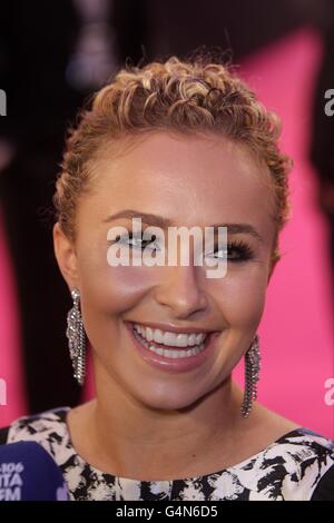 MTV Europe Music Awards 2011 - Ankunft - Belfast. Hayden Panettiere bei der Ankunft für die MTV Europe Music Awards 2011 in der Odyssey Arena, Belfast. Stockfoto