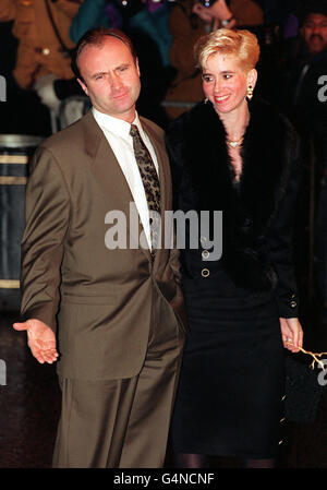 Rockstar und Schauspieler Phil Collins und seine zweite Frau Jill besuchen die Filmpremiere von Bram Stokers Dracula auf dem Odeon Leicester Square. 22/7/99: Collins gibt bekannt, dass er am Wochenende des 24/7/99 in Lausanne die 27-jährige Verlobte Orianne Cevey heiraten wird. Stockfoto