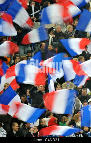 Fußball - Internationale Freundschaften - Frankreich / USA - Stade de France. Frankreich-Fans zeigen ihre Unterstützung auf den Tribünen Stockfoto