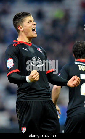 Alex Revell von Rotherham United feiert das zweite Tor seines Teams beim Spiel npower Football League Two im Coral Windows Stadium, Bradford. Stockfoto