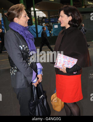 Miriam Gonzalez Durantez (rechts), die Ehefrau des stellvertretenden Premierministers, trifft sich heute im Restaurant Roast auf dem Londoner Borough Market mit der First Lady von Kolumbien, Frau Maria Clemencia Rodriguez de Santos. Stockfoto