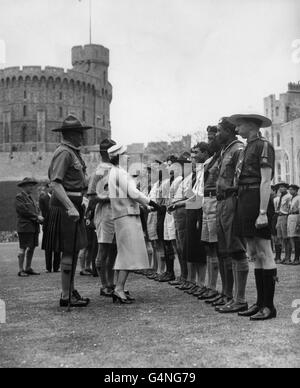 Bräuche und Traditionen - jährliche nationale Pfadfinder Service - Windsor Castle Stockfoto