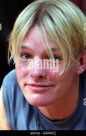 Bargeld für Kinder/Adam Rickitt. Der ehemalige Schauspieler Adam Rickitt auf der Coronation Street beim Cash for Kids Konzert im Cannon Hill Park in Birmingham. Stockfoto