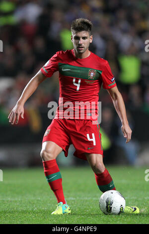 Fußball - UEFA Euro 2012 - Qualifikation - Play Off - zweite Etappe - Portugal gegen Bosnien-Herzegowina - Estadio da Luz. Miguel Veloso, Portugal Stockfoto