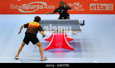 Der britische Spieler Darius Knight während seines Spiels gegen Tzu-Hsiang Hung beim ITTF Pro Tour Grand Finals in der Excel Arena, London. Stockfoto