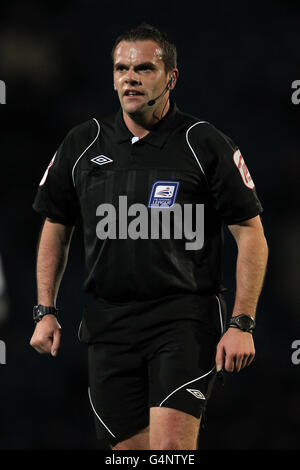 Fußball - Johnstone's Paint Trophy - Northern Sektion - Chesterfield gegen Tranmere Rovers - b2net Stadium. Geoff Eltringham, Schiedsrichter Stockfoto