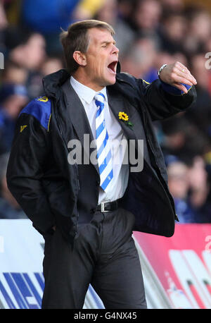 Gillingham-Manager Andy Hessenthaler während des npower Football League Two-Spiels im MEMS Preistfield Stadium, Gillingham. Stockfoto