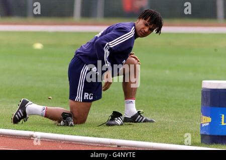 Dieses Bild kann nur im Rahmen einer redaktionellen Funktion verwendet werden. Newcastle-Manager Ruud Gullit während des Trainings am Chester-le-Straße, vor ihrem Spiel gegen Sunderland. Stockfoto