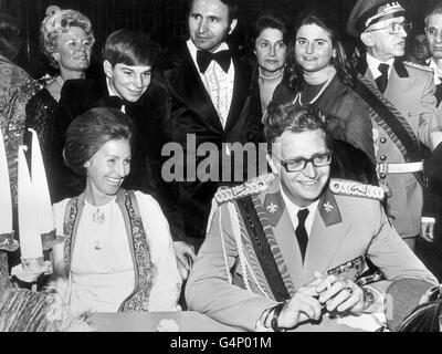 Die Hochzeit des verbannten Königs Leka I. von Albanien und seiner australischen Braut Miss Susan Cullen-ward in Biarritz, im Süden Frankreichs. Stockfoto