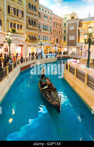 Macao, China - 12. März 2016:: The Venetian Macao Resort Hotel ist eines der weltweit führenden Glücksspiel-Reiseziele. Stockfoto