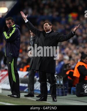 Fußball - UEFA Champions League - Gruppe E - Chelsea gegen Valencia - Stamford Bridge. Chelseas Manager Andre Villas-Boas appelliert an die Kontaktlinie Stockfoto