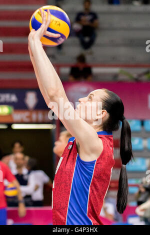 Bari, Italien. 18. Juni 2016. Daria Malygina aus Russland in Aktion vor der FIVB World Grand Prix 2016 Pool F1 Gruppe 1 Damen-match zwischen Thailand und Russland in PalaFlorio Sporthalle. Nicola Mastronardi/Alamy Live-Nachrichten Stockfoto