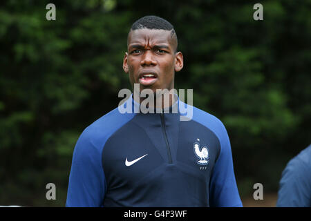 Lille, Frankreich. 18. Juni 2016. Die französische Fußball-Nationalmannschaft üben Sie vor ihrem nächsten European Football Championship Spiel. Paul Pogba © Aktion Plus Sport/Alamy Live-Nachrichten Stockfoto