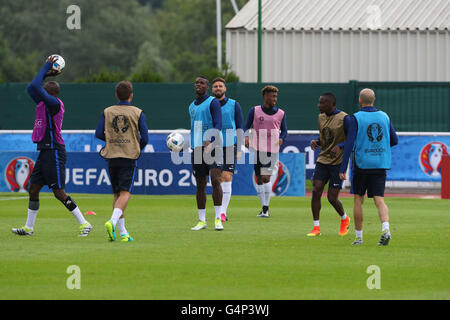 Lille, Frankreich. 18. Juni 2016. Die französische Fußball-Nationalmannschaft üben Sie vor ihrem nächsten European Football Championship Spiel. Paul Pogba © Aktion Plus Sport/Alamy Live-Nachrichten Stockfoto