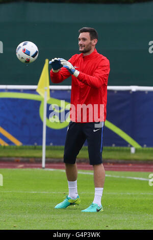 Lille, Frankreich. 18. Juni 2016. Die französische Fußball-Nationalmannschaft üben Sie vor ihrem nächsten European Football Championship Spiel. Hugo Lloris © Aktion Plus Sport/Alamy Live-Nachrichten Stockfoto