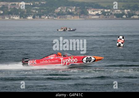 18th. Juni 2016. Der Scottish Grand Prix of the Sea P1. 00 Motorboot Typhoo auf dem Fluss Clyde in Greenock, Inverclyde, Schottland, UK. Stockfoto